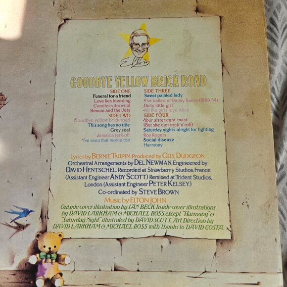 ELTON JOHN 1973 YELLOW BRICK ROAD VINYL ALBUM *LIKE NEW* - Picture 4 of 6